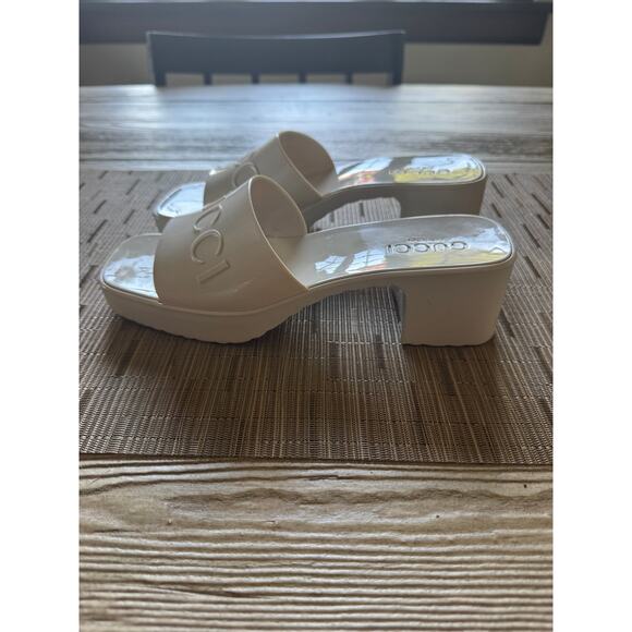 Gucci logo rubber slide sandal - Picture 2 of 6
